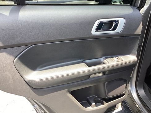 Used 2013 Ford Explorer XLT FWD image 18