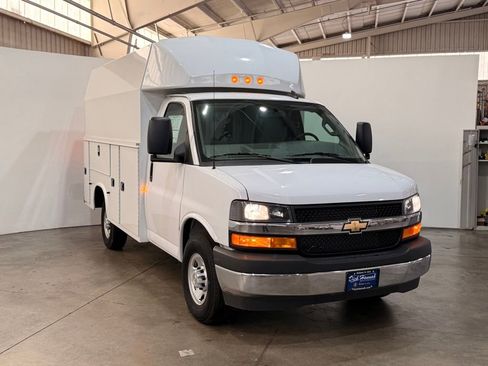 New 2025 Chevrolet Express 3500 w/ Power Convenience Package image 8