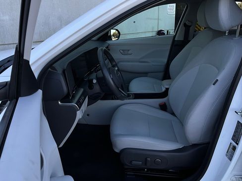 Used 2025 Hyundai Kona SEL image 10