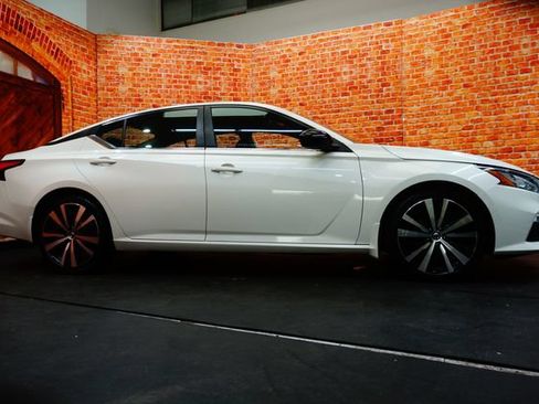 Used 2019 Nissan Altima 2.5 SR FWD image 5