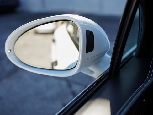 Used 2023 Porsche Macan S w/ Premium Package Plus image 37