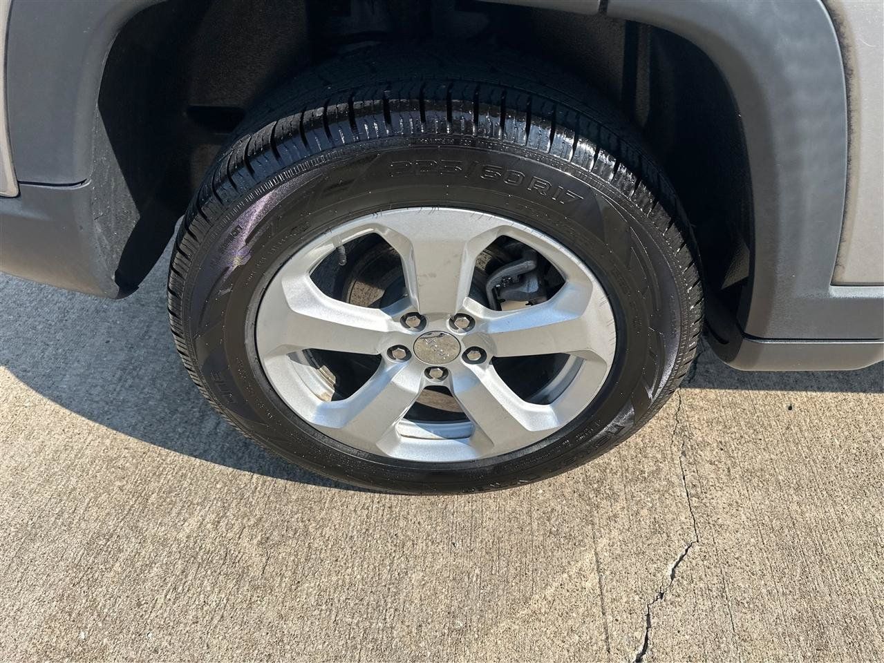 Used 2018 Jeep Compass Latitude AWD/4WD image 24