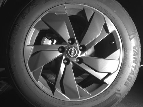 Used 2025 Nissan Rogue SV FWD image 12