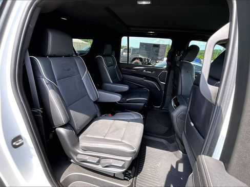 Used 2024 Cadillac Escalade ESV Premium Luxury AWD/4WD image 27