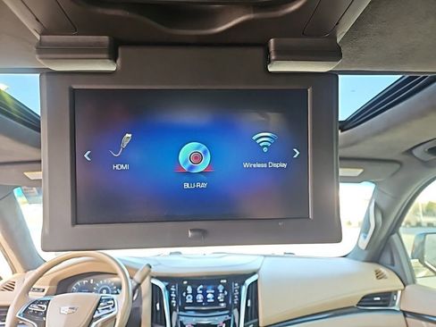 Used 2019 Cadillac Escalade Platinum image 33