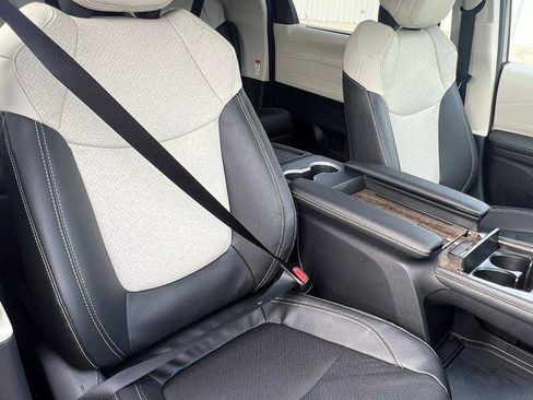 New 2026 Toyota Sienna Platinum image 18