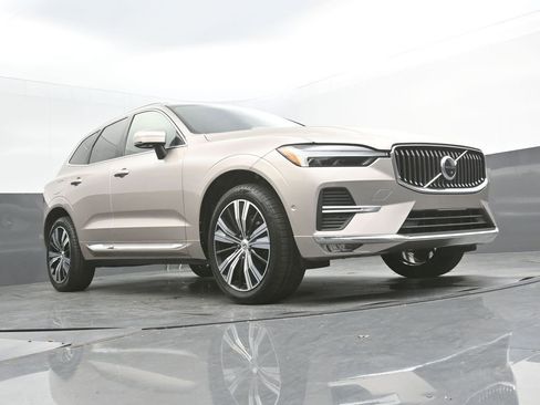 Certified 2023 Volvo XC60 B5 Plus AWD/4WD image 28