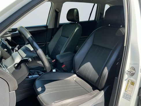 Used 2022 Volkswagen Tiguan SE w/ Panoramic Sunroof Package AWD/4WD image 10