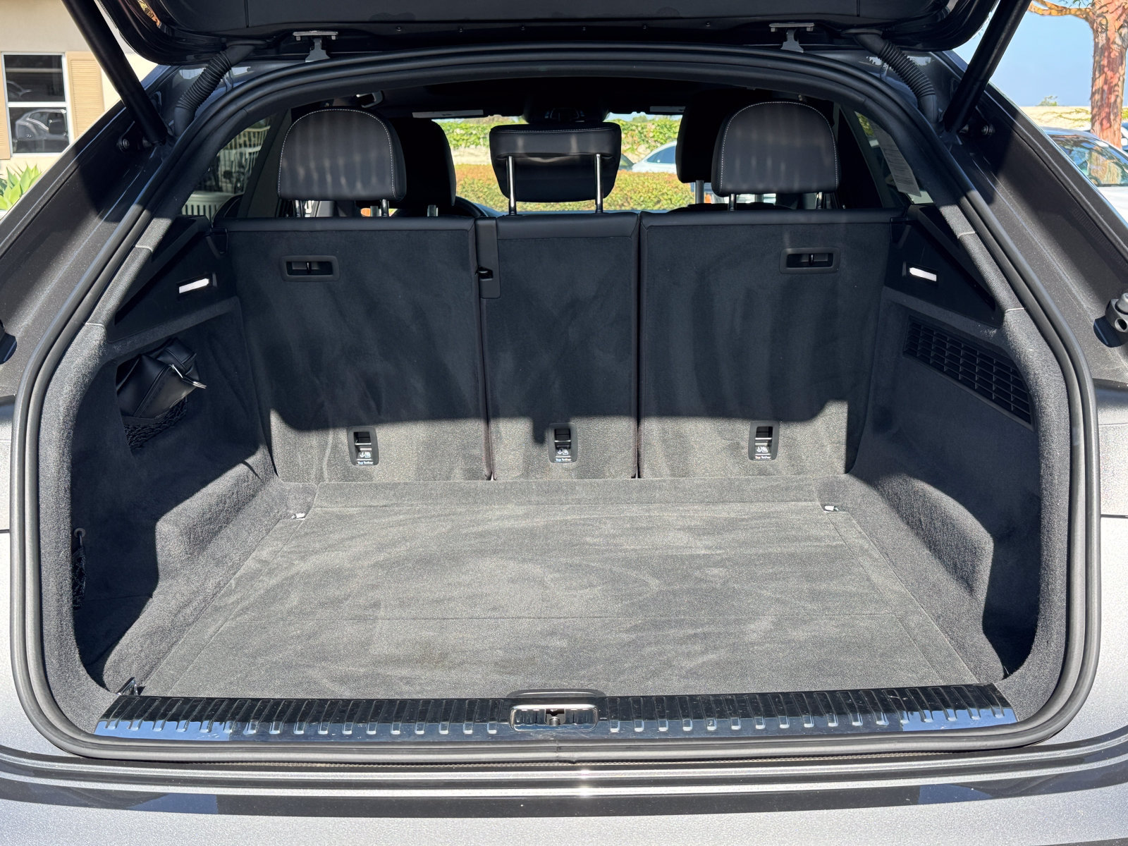 Used 2019 Audi Q8 Premium Plus w/ Premium Plus AWD/4WD image 14