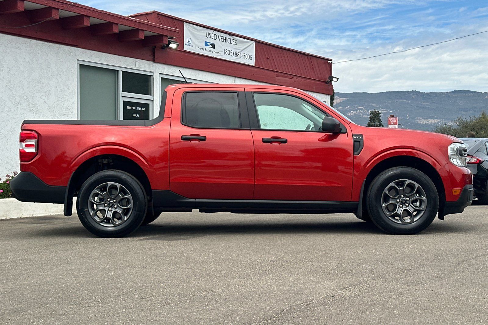 Used 2024 Ford Maverick XLT FWD image 3