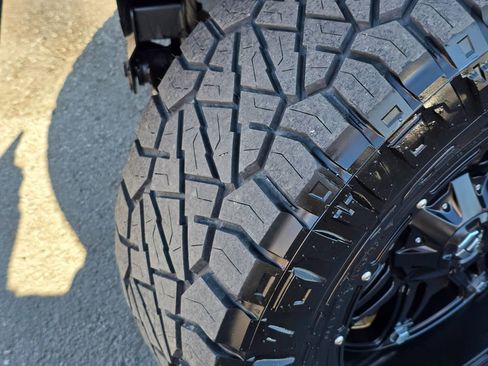 Used 2018 Ford F150 Lariat w/ Equipment Group 502A Luxury image 13