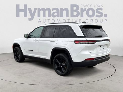 Used 2024 Jeep Grand Cherokee Limited w/ Black Appearance Package image 5