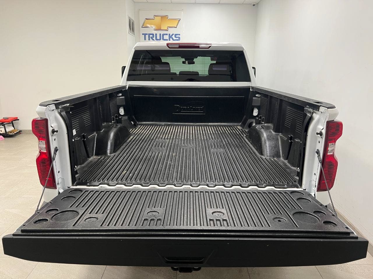 Used 2025 Chevrolet Silverado 2500 LT w/ Convenience Package AWD/4WD image 14
