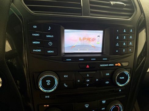 Used 2016 Ford Explorer XLT image 29