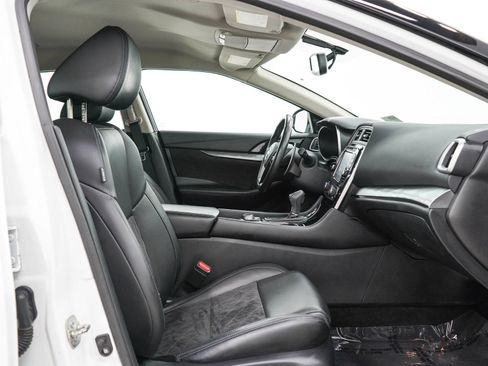 Used 2016 Nissan Maxima SR FWD image 11