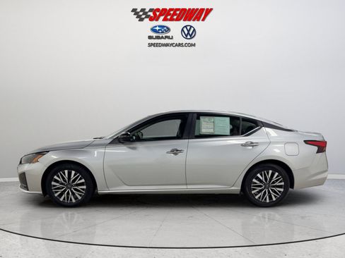 Used 2025 Nissan Altima 2.5 SV FWD image 10