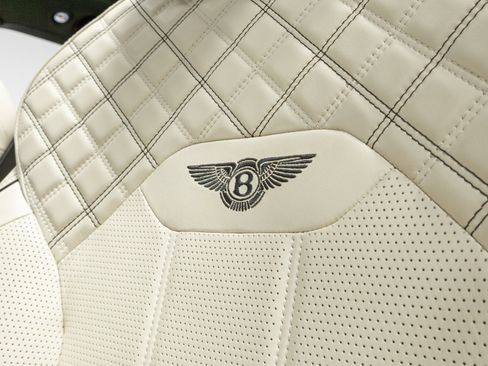 Used 2021 Bentley Bentayga w/ First Edition Specification AWD/4WD image 8