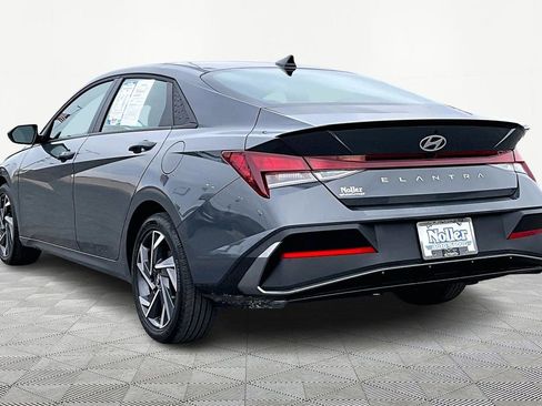 Used 2025 Hyundai Elantra Sport image 13
