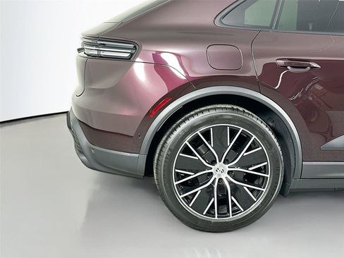 Certified 2025 Porsche Macan Electric RWD image 13