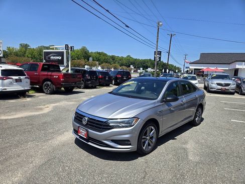 Used 2019 Volkswagen Jetta SE FWD image 1