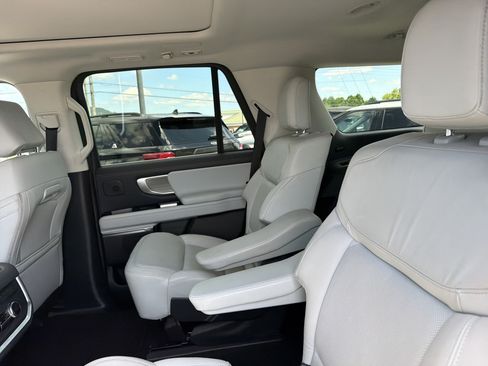 Used 2025 Ford Expedition Platinum w/ Driver's Package AWD/4WD image 13