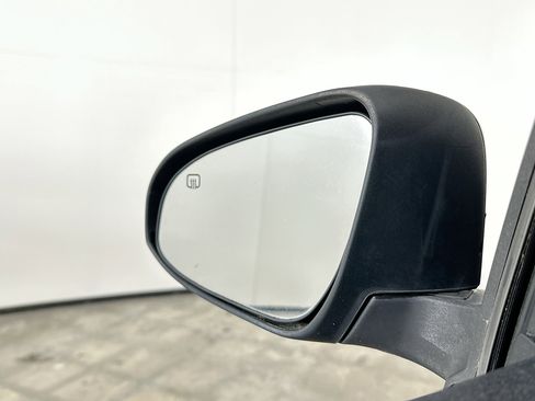 Used 2017 Toyota Corolla LE w/ Carpet Mat Package (TMS) FWD image 16