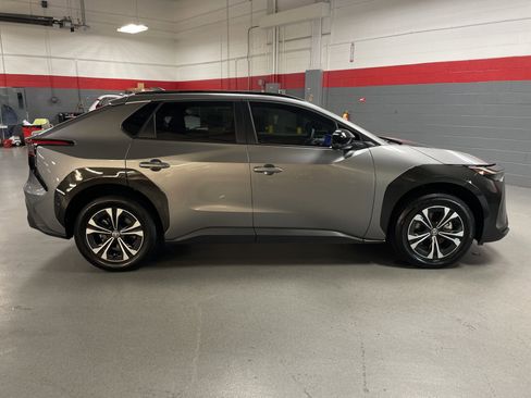 Used 2025 Toyota bZ4X XLE image 11