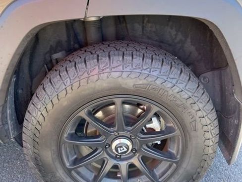 Used 2022 Toyota RAV4 LE AWD/4WD image 9