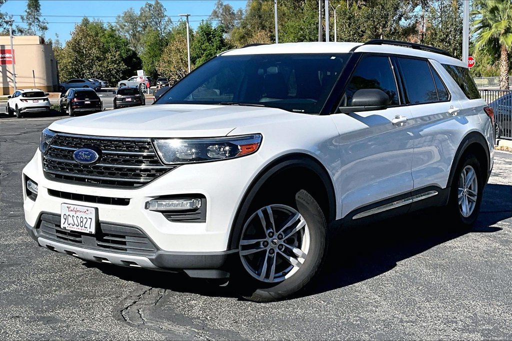 Used 2020 Ford Explorer XLT w/ Equipment Group 202A RWD image 2