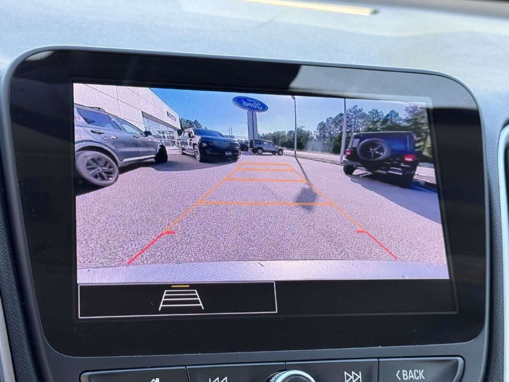 Used 2025 Chevrolet Malibu LT FWD image 4