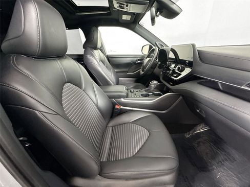 Certified 2025 Toyota Highlander XSE image 45