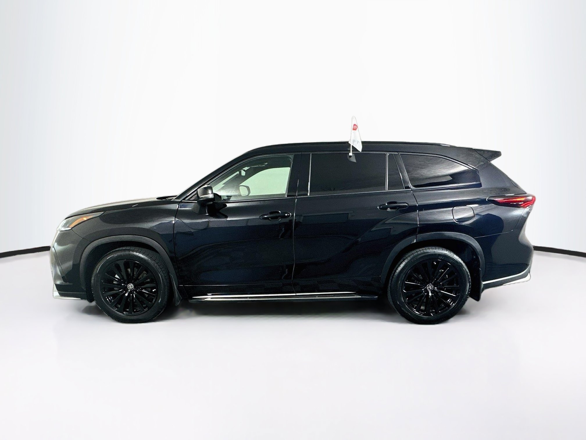 Used 2024 Toyota Highlander XSE FWD image 6