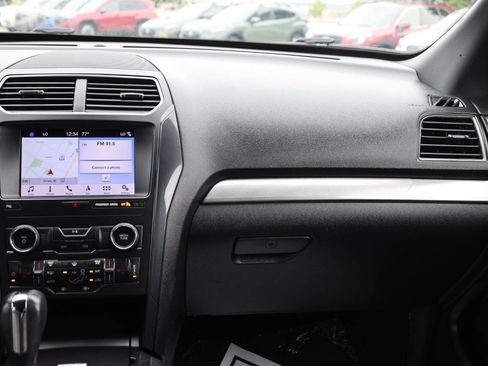 Used 2019 Ford Explorer XLT w/ Equipment Group 202A AWD/4WD image 26
