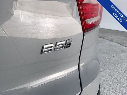 Certified 2025 Volvo XC40 B5 Core image 41