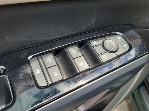 Used 2023 Nissan Pathfinder SL AWD/4WD image 16
