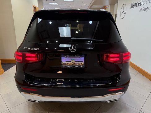 Used 2026 Mercedes-Benz GLB 250 image 5