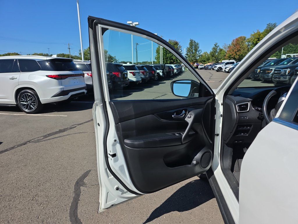 Used 2014 Nissan Rogue SL w/ SL Premium Package AWD/4WD image 19