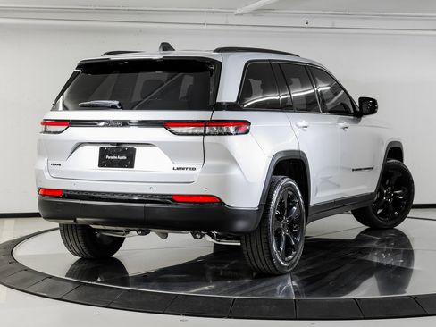 Used 2024 Jeep Grand Cherokee Limited w/ Black Appearance Package image 7