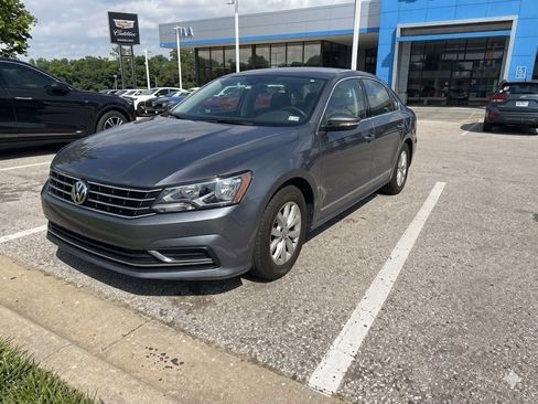 Used 2016 Volkswagen Passat 1.8T S FWD image 2