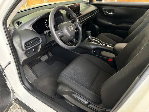 Used 2023 Honda HR-V LX image 2