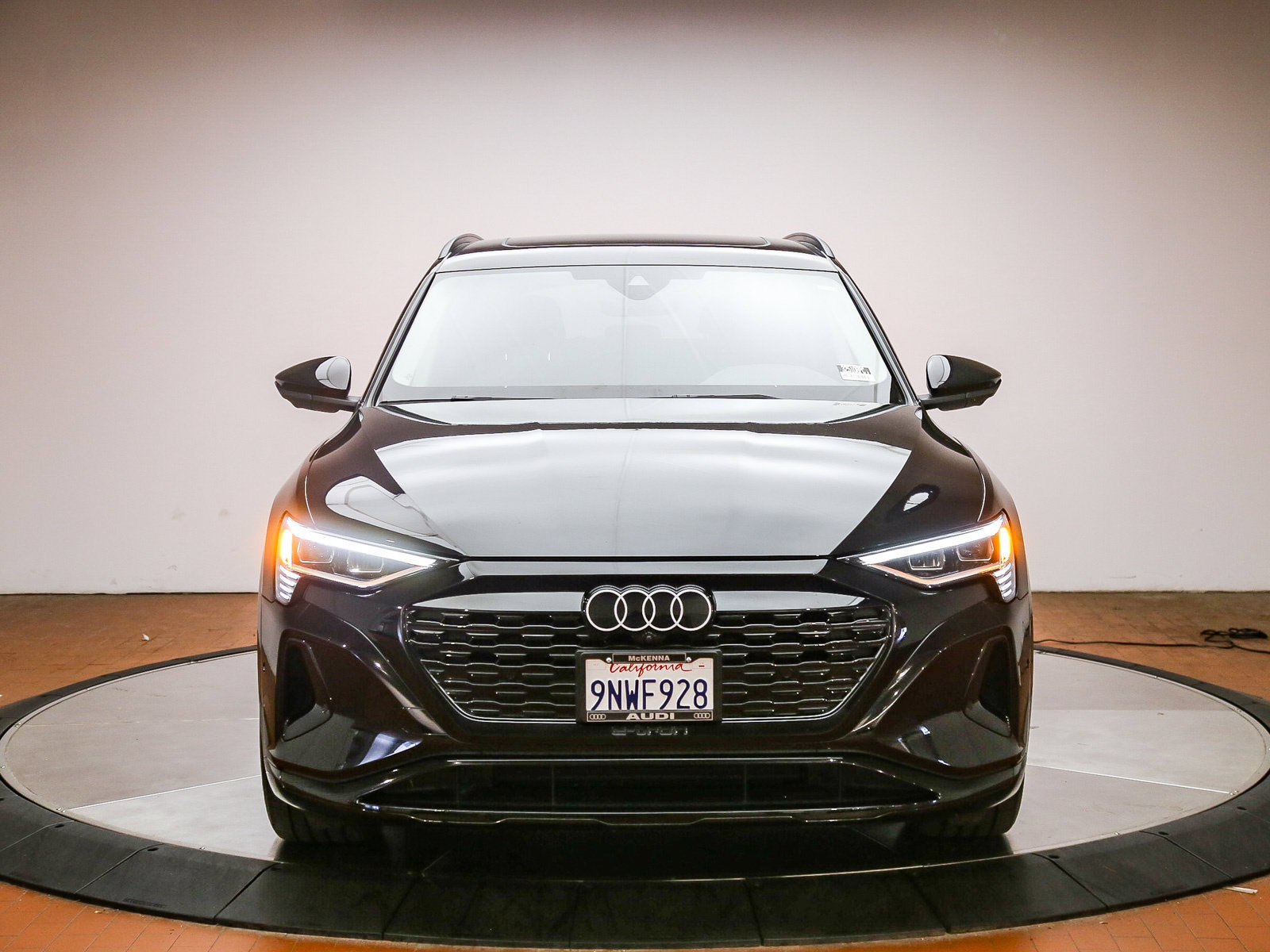Certified 2024 Audi Q8 e-tron Premium Plus w/ Premium Plus Package AWD/4WD image 2