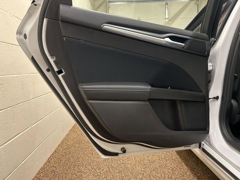 Used 2016 Ford Fusion SE image 14