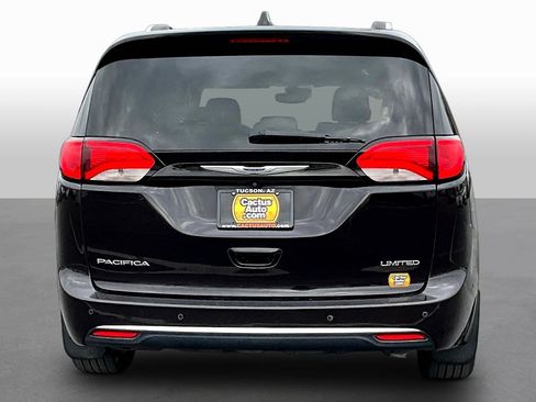 Used 2019 Chrysler Pacifica Limited w/ Advanced Safetytec Group FWD image 4