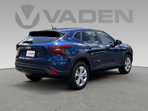 Used 2024 Chevrolet Trax LS w/ Driver Confidence Package FWD image 18