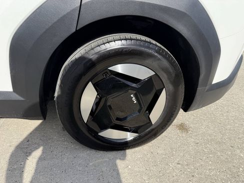 Used 2024 Kia EV9 Light Long Range RWD image 39
