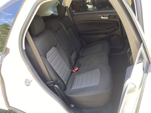 Used 2021 Ford Edge SE image 32