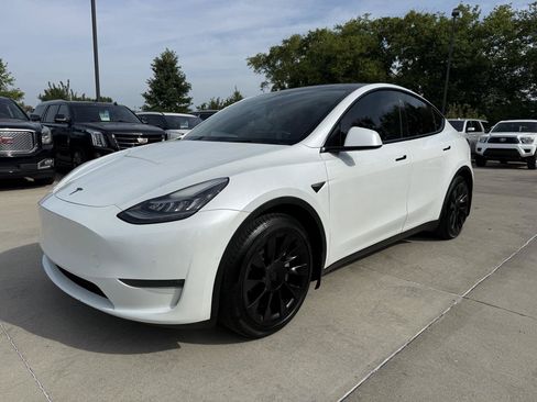 Used 2021 Tesla Model Y Long Range AWD/4WD image 1
