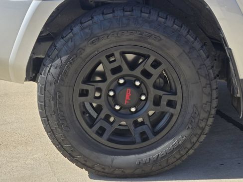 Used 2023 Toyota 4Runner SR5 Premium w/ Moonroof Package RWD image 19