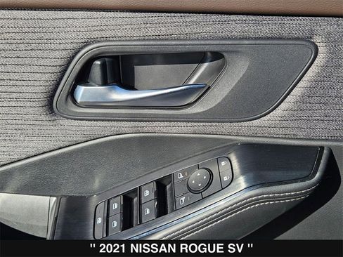Used 2021 Nissan Rogue SV image 15