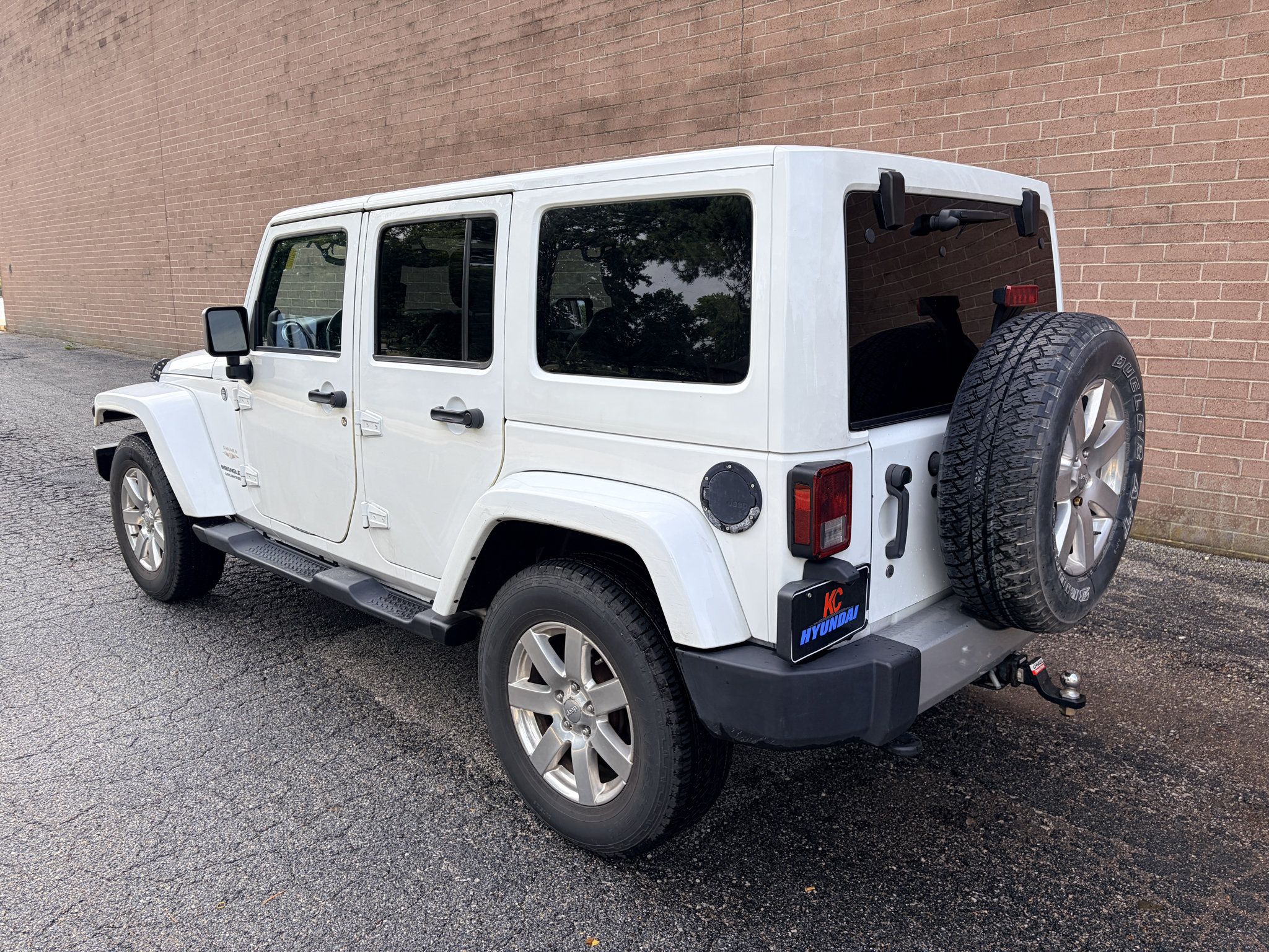Used 2013 Jeep Wrangler Unlimited Sahara w/ Connectivity Group AWD/4WD image 3